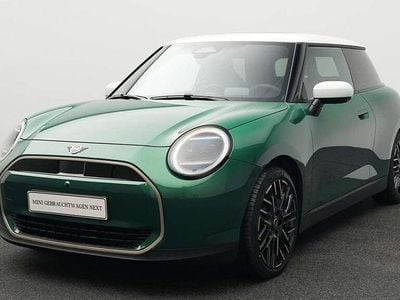 Grün Gebraucht 2024 Mini Cooper Favoured Kleinwagen | 28.873 € (Fairer Preis)