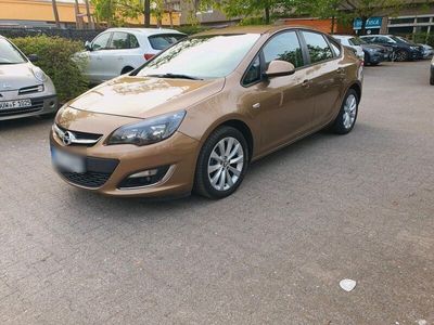 gebraucht Opel Astra Stufenheck 2012 1.4 Turbo
