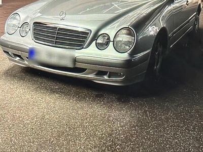 Mercedes E200