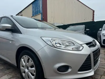 Gebraucht Ford Focus Trend 101 PS (74 kW) 2013 Silber Limousine