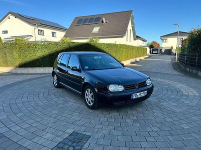 Schwarz Gebraucht 2003 VW Golf IV Kleinwagen | 1.200 € (Fairer Preis)