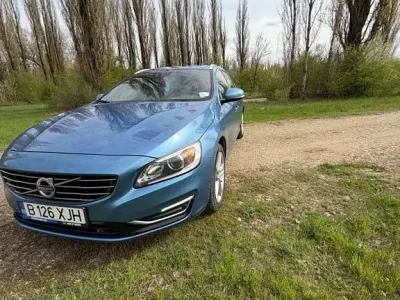 Używany Volvo V60 Summum 280 KM (205 kW) 2013 Niebieski Kombi