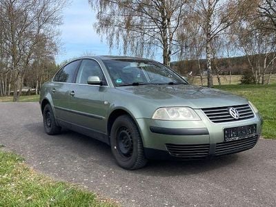 Usata VW Passat Basis 150 CV (110 kW) 2001 Verde Berlina