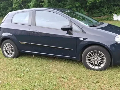 Gebraucht Fiat Punto Active 77 PS (56 kW) 2011 Blau Kleinwagen