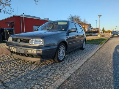 Brugt VW Golf III 75 HK (55 kW) 1996 Grå Sedan