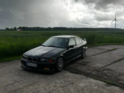 Gebraucht BMW 316 M Sport 105 PS (77 kW) 1993 Schwarz Limousine
