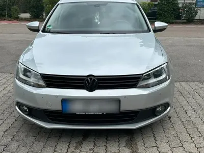 Gebraucht VW Jetta 105 PS (77 kW) 2012 Silber Limousine