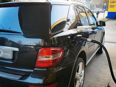 Gebraucht Mercedes ML350 231 PS (169 kW) 2011 Schwarz SUV