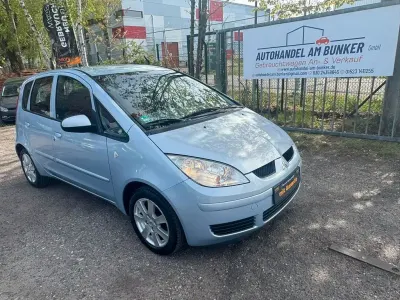 Begagnad Mitsubishi Colt Inform 75 HK (55 kW) 2005 Blå Halvkombi