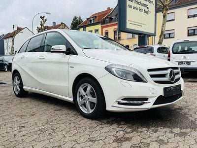 Gebraucht Mercedes B180 122 PS (89 kW) 2011 Weiß Van / Kleinbus