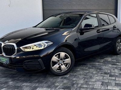 Schwarz Gebraucht 2022 BMW 118 Advantage Kleinwagen | 19.990 € (Fairer Preis)