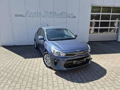 Gebraucht Kia Rio DREAM-TEAM Edition 99 PS (72 kW) 2017 Denimblau metallic Limousine