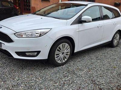 Weiß Gebraucht 2015 Ford Focus Trend Limousine | 8.200 € (Fairer Preis)