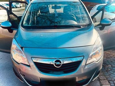 Begagnad Opel Meriva 90 HK (66 kW) 2010 Grå Minibuss