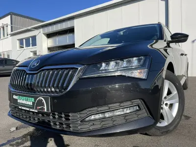 Gebraucht Skoda Superb Ambition 150 PS (110 kW) 2022 Schwarzmagic Kombi