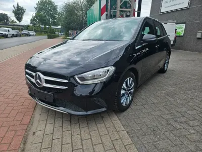 Gebraucht Mercedes B180 116 PS (85 kW) 2019 Schwarz Kleinwagen