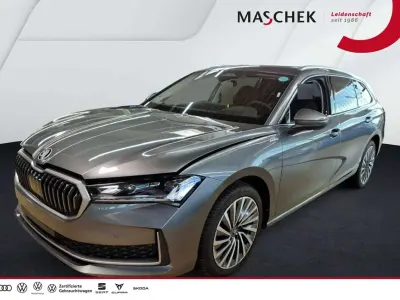 Gebraucht Skoda Superb LAURIN & KLEMENT 150 PS (110 kW) 2025 Grau Kombi
