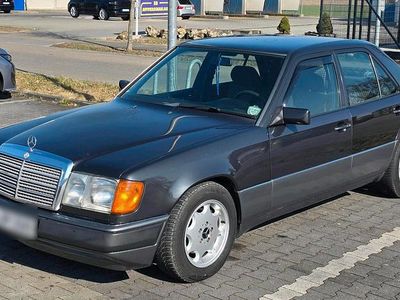 Gebraucht Mercedes E230 132 PS (97 kW) 1992 Schwarz Limousine