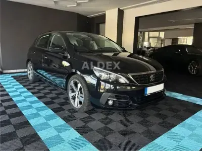 Gebraucht Peugeot 308 Active 131 PS (96 kW) 2020 Schwarz Limousine