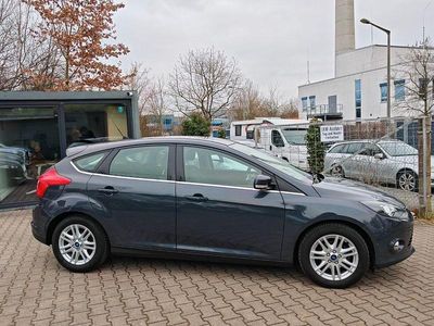 Gebraucht Ford Focus Titanium 95 PS (69 kW) 2012 Grau Limousine