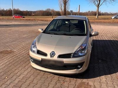 Gebraucht Renault Clio III 75 PS (55 kW) 2007 Gold Kleinwagen