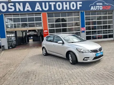 Gebraucht Kia Ceed 90 PS (66 kW) 2010 Silber Kleinwagen