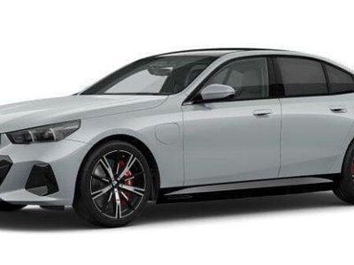 Neu BMW 550e Performance 489 PS (359 kW) 2026 Grau Limousine