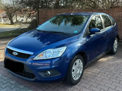 Begagnad Ford Focus Viva 101 HK (74 kW) 2010 Blå Sedan