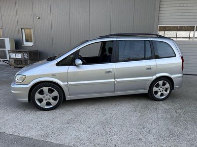 Second-hand Opel Zafira Njoy 125 CP (91 kW) 2005 Argintiu Monovolum