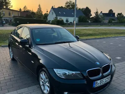 Gebraucht BMW 318 2009 Schwarz Limousine