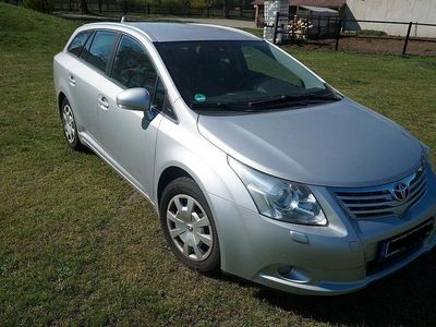 Usata Toyota Avensis T2 147 CV (108 kW) 2012 Argento Station wagon