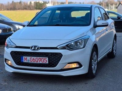 Gebraucht Hyundai i20 Classic 75 PS (55 kW) 2016 Weiß Limousine