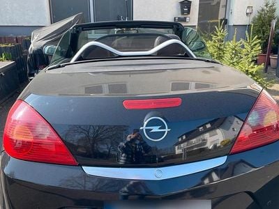 Second-hand Opel Tigra 120 CP (88 kW) 2005 Negru Cabrio