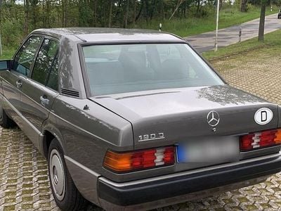 Usata Mercedes 190 75 CV (55 kW) 1989 Marrone Berlina