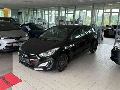 Gebraucht Hyundai i30 Classic 99 PS (72 kW) 2012 Schwarz Limousine