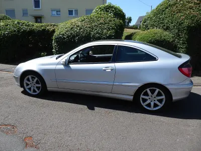 Gebraucht Mercedes C180 129 PS (94 kW) 2001 Silber Coupé