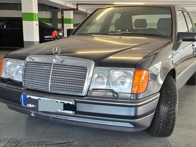 Gebraucht Mercedes E300 220 PS (161 kW) 1991 Schwarz Limousine