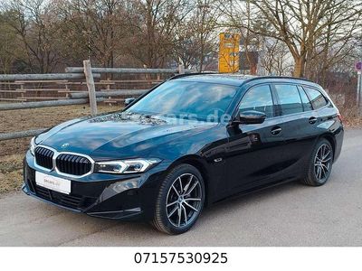 Saphirschwarz Gebraucht 2022 BMW 320e Sport Line Kombi | 26.400 € (Fairer Preis)