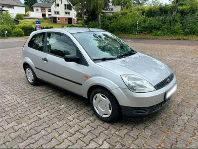 Gebraucht Ford Fiesta 60 PS (44 kW) 2004 Silber Kleinwagen