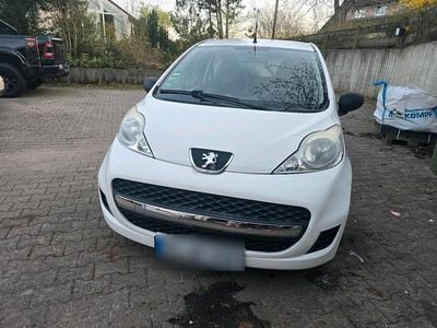 Gebraucht Peugeot 107 68 PS (50 kW) 2009 Weiß Kleinwagen