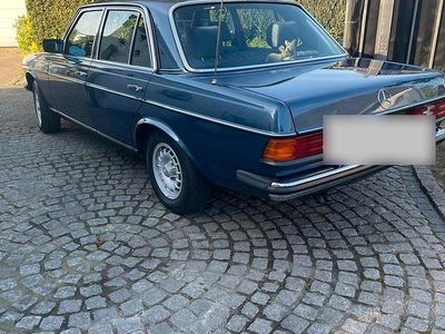 Gebraucht Mercedes 250 133 PS (97 kW) 1983 Blau Limousine