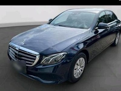 Usata Mercedes E220 194 CV (142 kW) 2019 Blu Berlina