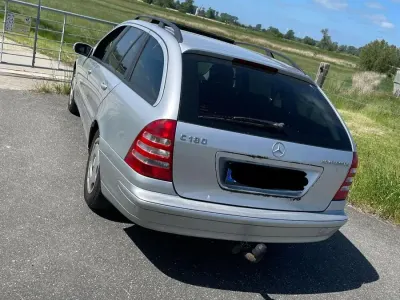 Używany Mercedes C180 143 KM (105 kW) 2002 Srebrny Kombi