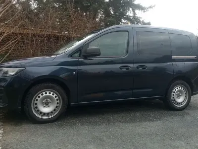 Gebraucht Ford Tourneo Connect Trend 102 PS (75 kW) 2024 Blau Van / Kleinbus