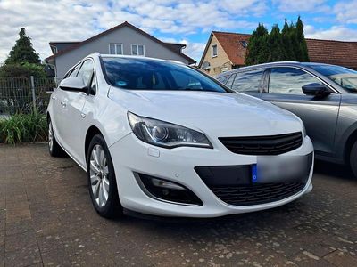 Weiß Gebraucht 2013 Opel Astra Kombi | 4.700 € (Etwas zu teuer)