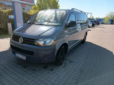Używany VW Caravelle 140 KM (102 kW) 2012 Zielony Van