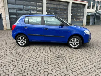 Gebraucht Skoda Fabia 60 PS (44 kW) 2009 Blau Limousine