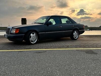 Schwarz Gebraucht 1991 Mercedes 300 Limousine | 11.200 €