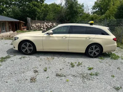 Gebraucht Mercedes E220 194 PS (142 kW) 2020 Andere farben Kombi
