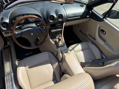 Second-hand Mazda MX5 140 CP (102 kW) 2000 Negru Cabrio